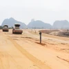 Nhà thầu thi công một Dự án đường bộ Cao tốc Bắc-Nam phía Đông. (Ảnh: Việt Hùng/Vietnam+)