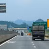 Phương tiện lưu thông trên tuyến đường cao tốc Mai Sơn-Quốc lộ 45. (Ảnh: Việt Hùng/Vietnam+)