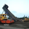 Nguồn vật liệu cát đắp nền đường còn thiếu chính là nguyên nhân khiến các dự án cao tốc khu vực phía Nam bị chậm tiến độ. (Ảnh: Việt Hùng/Vietnam+)