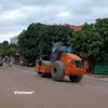 Nhà thầu thi công mở rộng một dự án quốc lộ. (Ảnh: Việt Hùng/Vietnam+)