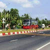 Phương tiện lưu thông trên một đoạn tuyến Quốc lộ 1. (Ảnh: Việt Hùng/Vietnam+)