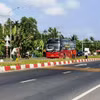 Phương tiện lưu thông trên một đoạn tuyến Quốc lộ 1. (Ảnh: Việt Hùng/Vietnam+)