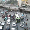Phương tiện lưu thông qua nút giao Ngã Tư Sở, thành phố Hà Nội. (Ảnh: PV/Vietnam+)