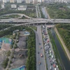 Nút giao giữa tuyến đường vành đai với một tuyến cao tốc. (Ảnh: PV/Vietnam+)
