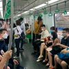 Hành khách đi tuyến đường sắt đô thị Cát Linh-Hà Đông. (Ảnh: Việt Hùng/Vietnam+)