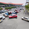 Ôtô xếp trong sân đỗ tại Nhà ga T1 Sân bay Quốc tế Nội Bài. (Ảnh: PV/Vietnam+)