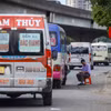 Xe hợp đồng trá hình chạy đón khách trên đường Phạm Hùng, Hà Nội. (Ảnh: Hoài Nam/Vietnam+)