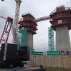Nhà thầu thi công Dự án Cầu Rạch Miễu 2 bắc qua Sông Tiền nối hai tỉnh Tiền Giang và Bến Tre. (Ảnh: PV/Vietnam+)