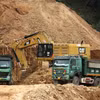 Nguồn đất từ một mỏ vật liệu để thi công đắp nền đường Cao tốc Bắc-Nam. (Ảnh: Việt Hùng/Vietnam+)