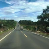 Phương tiện lưu thông trên tuyến đường Hồ Chí Minh đoạn qua tỉnh Gia Lai. (Ảnh: Việt Hùng/Vietnam+)