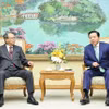 Phó Thủ tướng Trần Hồng Hà với ông Hiroshi Fukuda, nguyên Đại sứ Đặc mệnh toàn quyền của Nhật Bản tại Việt Nam. (Ảnh: Minh Đức/TTXVN)