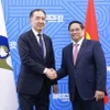 Thủ tướng Phạm Minh Chính gặp Chủ tịch Hội đồng Ủy ban Kinh tế Á-Âu (EEK) Bakytzhan Sagintayev. (Ảnh: Dương Giang/TTXVN)