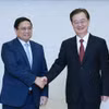 Thủ tướng Phạm Minh Chính gặp Bí thư Tỉnh ủy Vân Nam Vương Ninh. (Ảnh: Dương Giang/TTXVN)