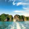 Du lịch tàu biển hạng sang trên vịnh di sản Hạ Long (Quảng Ninh) là một ấn tượng khó quên đối với du khách. (Ảnh: PV/Vietnam+)