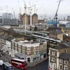 Một công trường xây dựng tại London, Anh. (Ảnh: AFP/TTXVN)