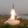 Triều Tiên phóng tên lửa đạn đạo liên lục địa (ICBM) loại mới sử dụng nhiên liệu rắn Hwasongpho-18. (Ảnh: KCNA/TTXVN)