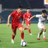 Đội tuyển U17 Việt Nam (áo đỏ) để đối thủ Kyrgyzstan cầm hòa với tỷ số 0-0. (Ảnh: Việt Anh/Vietnam+)