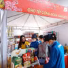 Triển khai chương trình “Tết Sum vầy-Xuân chia sẻ” để chăm lo Tết cho công nhân. (Ảnh: TTXVN)