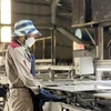 Doanh nghiệp cần phân công lao động, bố trí thời gian làm việc, nghỉ ngơi, khám sức khoẻ định kỳ, cải thiện điều kiện tại nơi làm việc. (Ảnh minh họa: PV/Vietnam+)