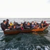 Người di cư lênh đênh trên Địa Trung Hải ở ngoài khơi bờ biển thành phố Sfax, Tunisia. (Ảnh: AFP/TTXVN)