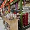 Cửa hàng bán gạo tại chợ truyền thống Santa, khu Selong, Jakarta. (Ảnh: Đỗ Quyên/Vietnam+)