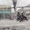 Mưa xối xả khiến đường Tô Ngọc Vân (thành phố Thủ Đức, Thành phố Hồ Chí Minh) chìm trong nước. (Ảnh: Hồng Giang/TTXVN)