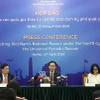 Thứ trưởng Bộ Ngoại giao Đỗ Hùng Việt chủ trì họp báo. (Ảnh: Quỳnh Anh/TTXVN phát)