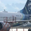 Máy bay Boeing 737 MAX của hãng hàng không Alaska Airlines hạ cánh khẩn cấp tại thành phố Portland, bang Oregon, Mỹ sau sự cố bung cửa, ngày 23/1/2024. (Ảnh: AFP/TTXVN)