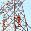 Vận hành đường dây 110kV. (Ảnh minh họa: Huy Hùng/TTXVN)