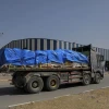 Xe chở hàng viện trợ di chuyển trên tuyến đường ở miền Trung Dải Gaza ngày 21/5. (Ảnh: THX/TTXVN)