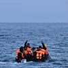 Người di cư qua eo biển Manche để vào Anh. (Nguồn: AFP/TTXVN)