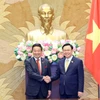 Chủ tịch Quốc hội Vương Đình Huệ với đồng Chủ tịch Ủy ban Kinh tế Nhật-Việt Masayuki Hyodo. (Ảnh: Nhan Sáng/TTXVN)
