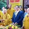 Thủ tướng Phạm Minh Chính chúc mừng các chức sắc, tăng ni nhân dịp Đại lễ Phật đản-Phật lịch 2568. (Ảnh: Dương Giang/TTXVN)