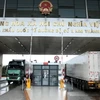 Hoạt động xuất nhập khẩu sôi động tại Cửa khẩu Quốc tế Đường bộ số 2 Kim Thành, tỉnh Lào Cai. (Ảnh: Quốc Khánh/TTXVN)