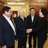 Tổng Bí thư Nguyễn Phú Trọng với các lãnh đạo Đảng, Nhà nước và thành viên Tiểu ban Nhân dự tham dự phiên họp của Tiểu ban Nhân sự Đại hội XIV của Đảng. (Ảnh: Trí Dũng/TTXVN)
