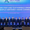 Thủ tướng Phạm Minh Chính và Thủ tướng Lào Sonexay Siphandone cùng trưởng đoàn các nước ASEAN tham dự Diễn đàn Tương lai ASEAN 2024. (Ảnh: Dương Giang/TTXVN)