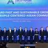 Thủ tướng Phạm Minh Chính và Thủ tướng Lào Sonexay Siphandone cùng trưởng đoàn các nước ASEAN tham dự Diễn đàn Tương lai ASEAN 2024. (Ảnh: Dương Giang/TTXVN)