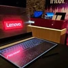 Mẫu laptop màn hình trong suốt của Lenovo. (Nguồn: CNBC)