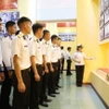 Tham quan, học tập tại Nhà truyền thống Hải quân. (Ảnh: TTXVN phát)