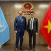 Đại sứ, Trưởng phái đoàn Việt Nam tại Liên hợp quốc Đặng Hoàng Giang và ông Andreas Schaal, Quyền Đại diện đặc biệt của Tổ chức Hợp tác và Phát triển Kinh tế (OECD) tại Liên hợp quốc tại cuộc gặp ở New York. (Ảnh: Thanh Tuấn/TTXVN)