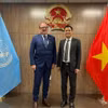 Đại sứ, Trưởng phái đoàn Việt Nam tại Liên hợp quốc Đặng Hoàng Giang và ông Andreas Schaal, Quyền Đại diện đặc biệt của Tổ chức Hợp tác và Phát triển Kinh tế (OECD) tại Liên hợp quốc tại cuộc gặp ở New York. (Ảnh: Thanh Tuấn/TTXVN)