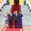 Tổng Bí thư, Chủ tịch nước Tô Lâm và Phu nhân cùng Tổng Bí thư, Chủ tịch nước Lào Thongloun Sisoulith và Phu nhân tại Lễ đón. (Ảnh: Trí Dũng/TTXVN)