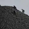 Công nhân làm việc tại một khu mỏ ở Trung Quốc. (Ảnh: AFP/TTXVN)
