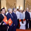Tổng Bí thư, Chủ tịch nước Tô Lâm, Bí thư thứ nhất Đảng Cộng sản Cuba, Chủ tịch Cuba Miguel Diaz Canel Bermudez và các đại biểu tại buổi gặp gỡ. (Ảnh: Lâm Khánh/TTXVN)