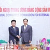 Trưởng Ban Đối ngoại Trung ương Lê Hoài Trung và Trưởng Ban Quốc tế Đảng Lao động Triều Tiên, Chủ tịch Ủy ban Đối ngoại Hội nghị Nhân dân Tối cao Triều Tiên Kim Song Nam. (Ảnh: Phương Hoa/TTXVN)