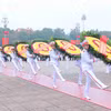 Các lãnh đạo, nguyên lãnh đạo Đảng, Nhà nước đến đặt vòng hoa và vào Lăng viếng Chủ tịch Hồ Chí Minh. (Ảnh: An Đăng/TTXVN)