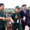 Các cựu chiến binh, cựu thanh niên xung phong tham gia chiến dịch Điện Biên Phủ vào Lăng viếng Chủ tịch Hồ Chí Minh. (Ảnh: Phạm Kiên/TTXVN)
