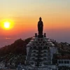 Đỉnh núi Bà Đen ở Tây Ninh hút khách du lịch với nhiều công trình ấn tượng. (Ảnh: Thanh Tân/TTXVN)
