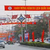 Đường phố rợp cờ hoa, băngrôn, khẩu hiệu chào đón Năm Du lịch Quốc gia-Điện Biên và Lễ hội Hoa Ban 2024. (Ảnh: Xuân Tư/TTXVN)