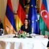 Ngoại trưởng Đức Annalena Baerbock (giữa) chủ trì cuộc đàm phán hòa bình giữa Ngoại trưởng Armenia Ararat Mirzoyan (trái) và người đồng cấp Azerbaijan Jeyhun Bayramov tại Berlin, ngày 28/2. (Ảnh: AFP/TTXVN)